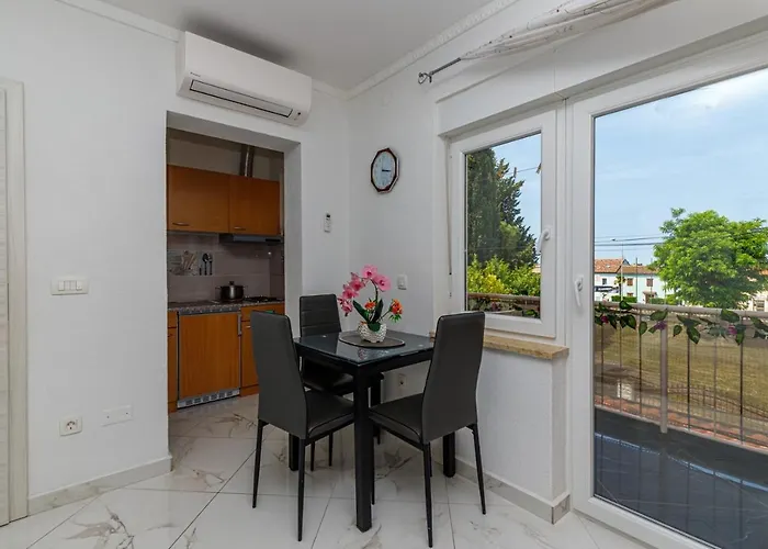 Genoa Πανσιόν 3*