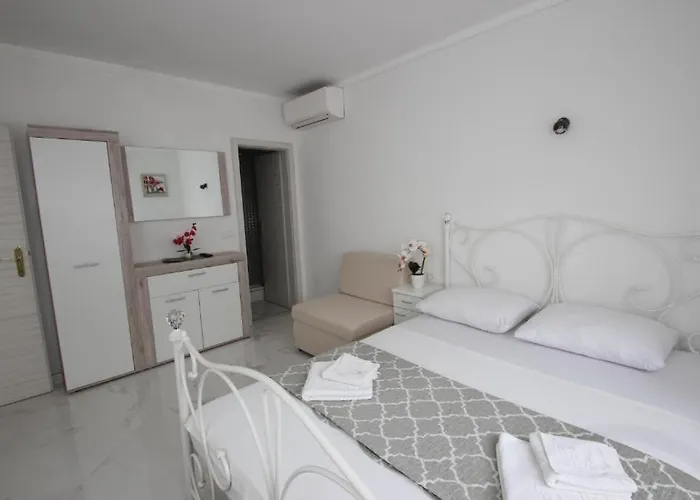 Genoa Guest house 3*